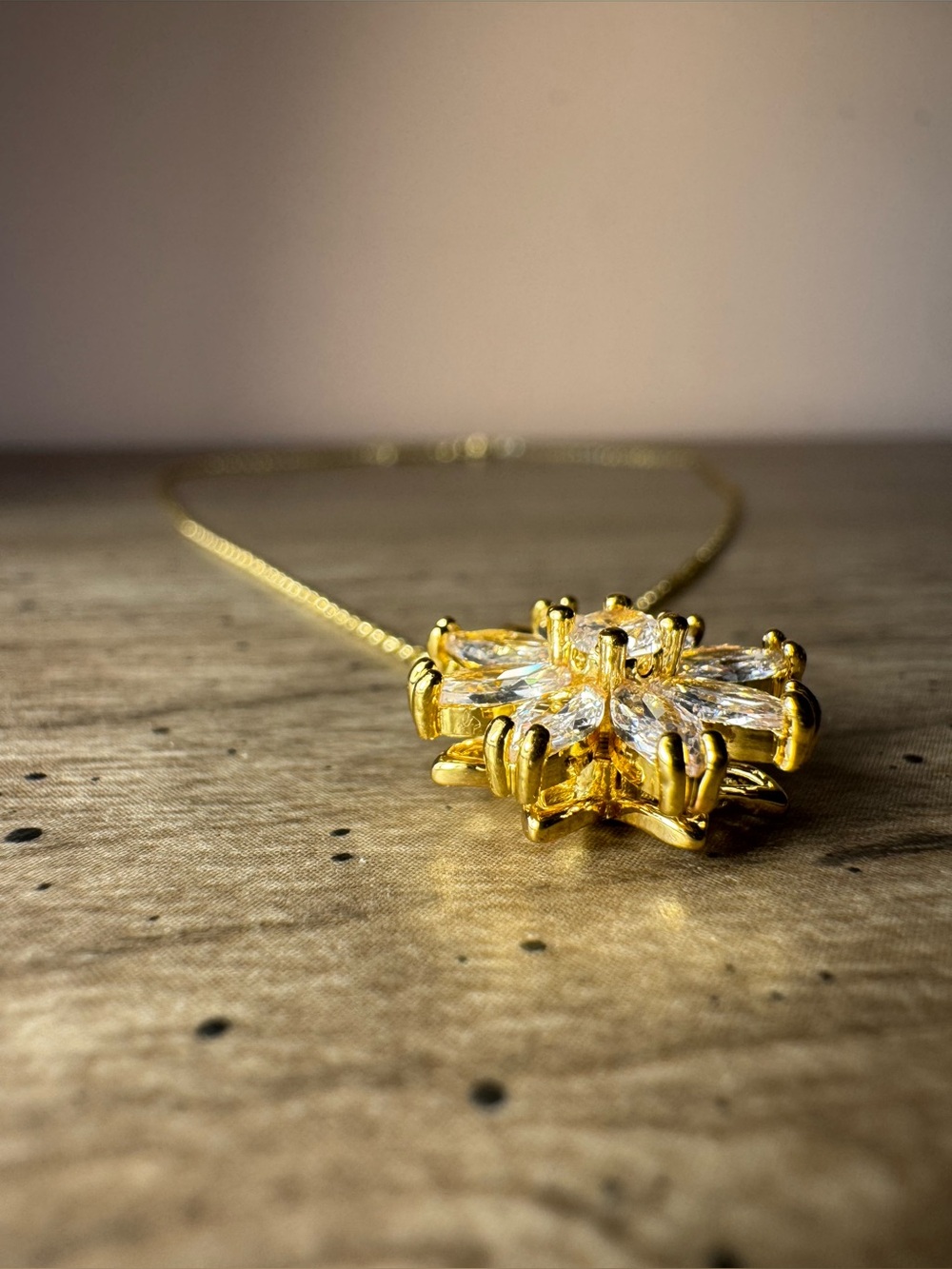 Gold Snowflake Pendant Spinner Necklace - Women Jewelry - Picture 5 of 7